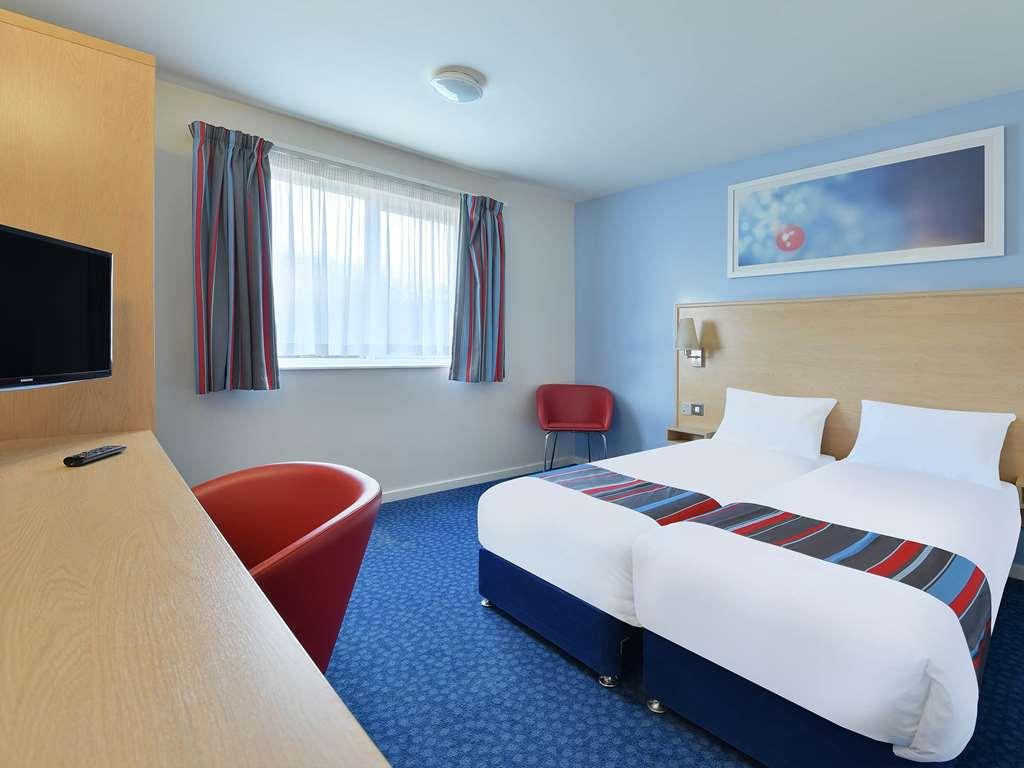 Travelodge Northampton Upton Way Номер фото