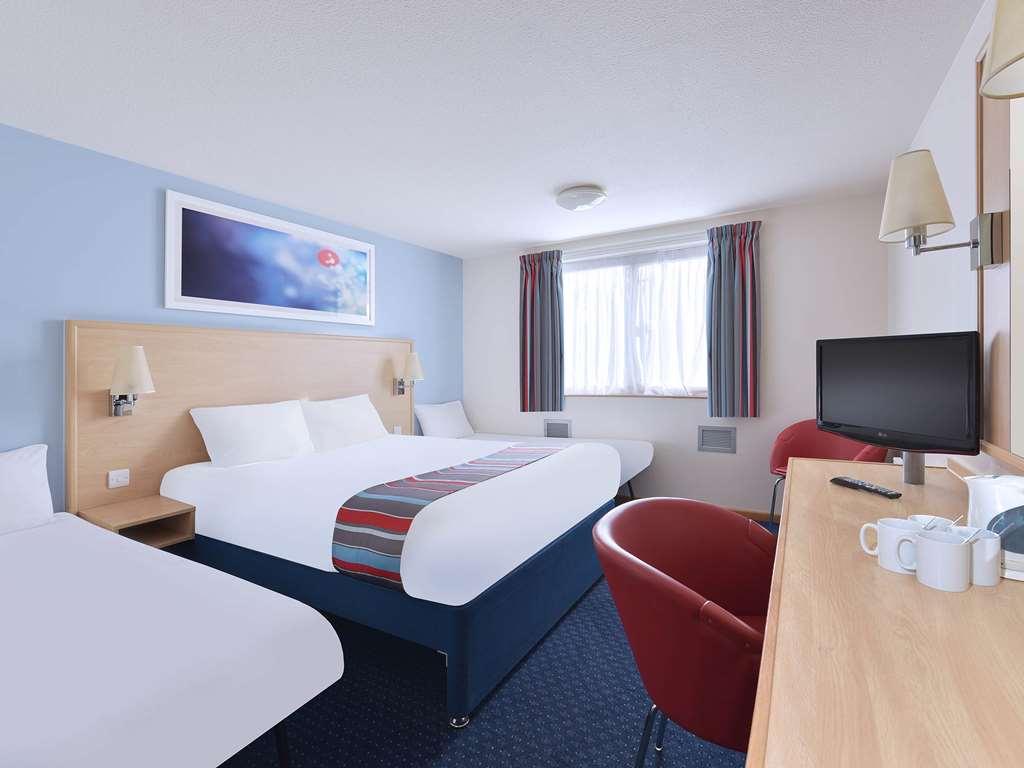 Travelodge Northampton Upton Way Номер фото