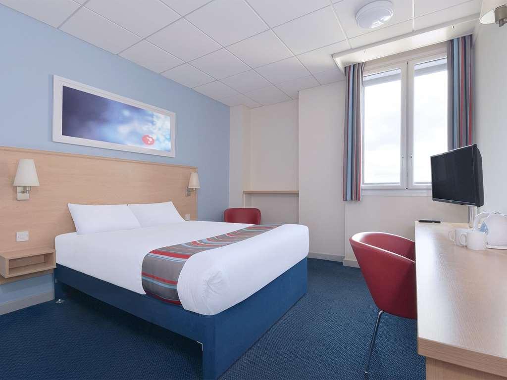 Travelodge Northampton Upton Way Номер фото